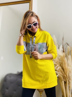 Yaka Detaylı Sarı Sweatshirt