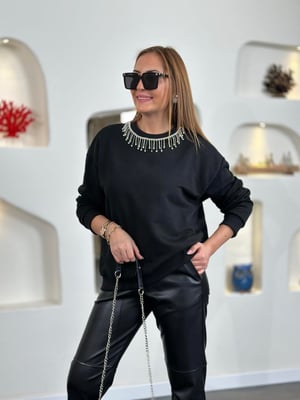 Yaka Taşlı Siyah Sweatshirt