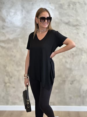 Asimetrik Lazer Kesim V Yaka Siyah Tshirt