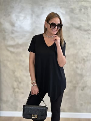 Asimetrik Lazer Kesim V Yaka Siyah Tshirt