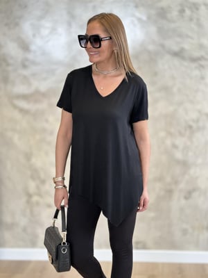 Asimetrik Lazer Kesim V Yaka Siyah Tshirt