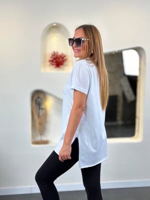 Beyaz Yan Yırtmaçlı Pamuk Basic Tshirt