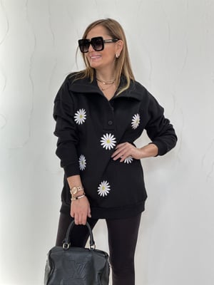 Büyük Yaka Papatya Nakışlı Siyah Sweatshirt
