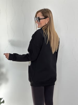 Büyük Yaka Papatya Nakışlı Siyah Sweatshirt
