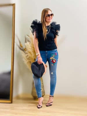 Çiçek İşlemeli Jean