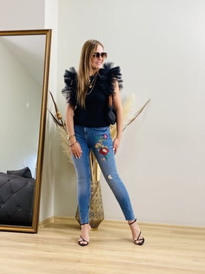 Çiçek İşlemeli Jean