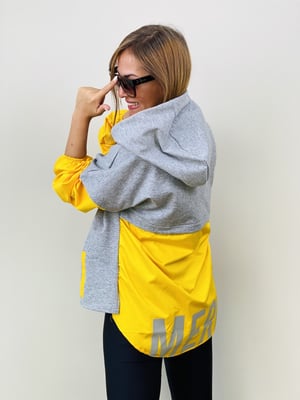 Gri Sarı Detaylı Sweatshirt