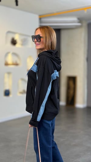Jean Detaylı Kapüşonlu Siyah Sweatshirt
