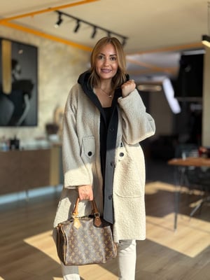 Kapüşonlu Siyah Sweat Detay Bej Buklet Kaban