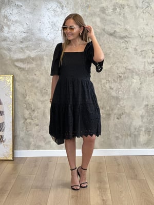 Kare Yaka Fistolu Astarlı Siyah Elbise