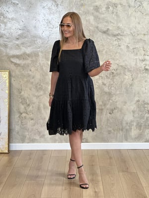 Kare Yaka Fistolu Astarlı Siyah Elbise