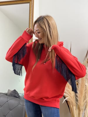 Kırmızı Püsküllü Sweatshirt