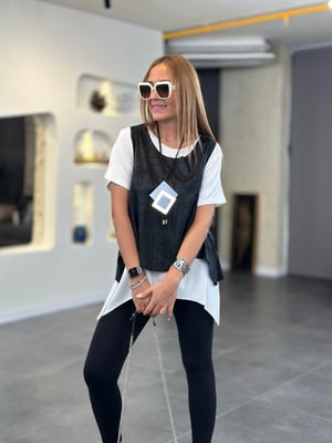 Kısa Kol Yelekli Kolyeli Beyaz Bluz
