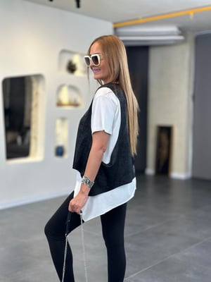 Kısa Kol Yelekli Kolyeli Beyaz Bluz