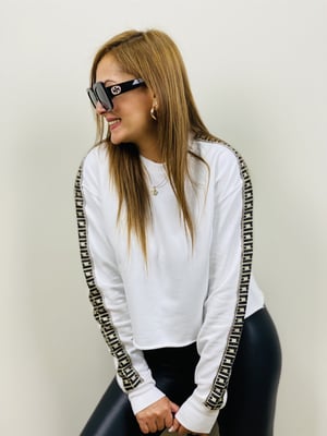 Kol Detaylı Beyaz Sweatshirt