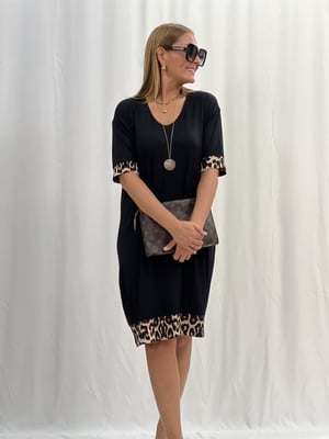 Leopar Detaylı Siyah Salaş Elbise