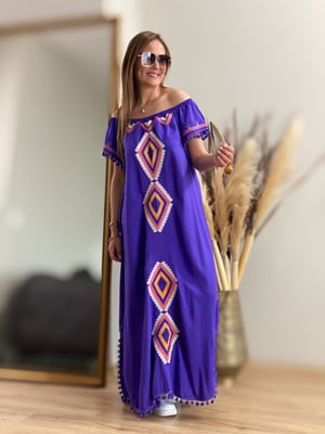 Madonna Yaka Mor Nakışlı Elbise
