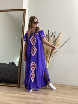 Madonna Yaka Mor Nakışlı Elbise