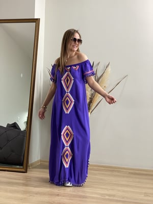 Madonna Yaka Mor Nakışlı Elbise