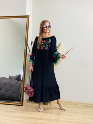 Madonna Yaka Nakış İşlemeli Siyah Elbise