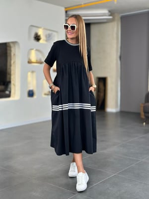 Ön Ve Yaka Şeritli Siyah Volanlı Elbise