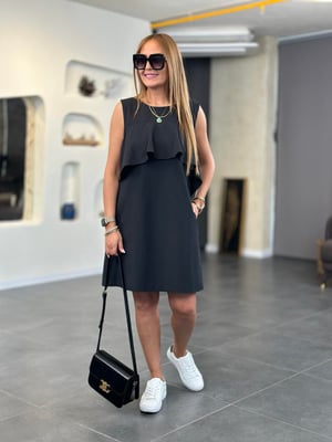 Ön Volanlı Kolsuz Siyah Elbise