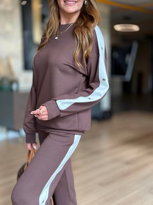 Paça Yırtmaçlı Beyaz Garnili Kahve İkili Takım