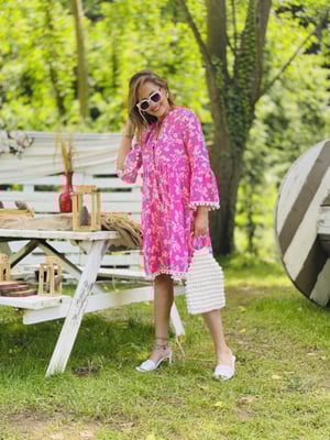 Pembe Beyaz Ponponlu Elbise