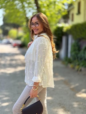 Premium İşlemeli Garnili Bej Gömlek