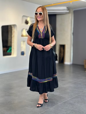 Renkli Nakışlı Omuz Güpürlü Siyah Elbise