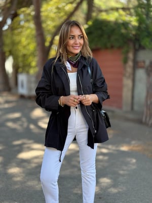 Siyah Bel Büzgülü Trenç Yağmurluk