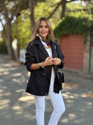 Siyah Bel Büzgülü Trenç Yağmurluk