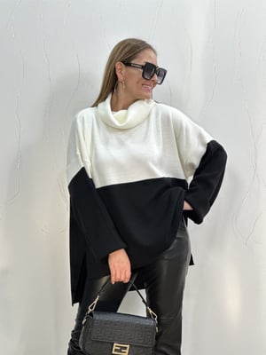 Siyah Beyaz Degaje Yaka Oversize Triko