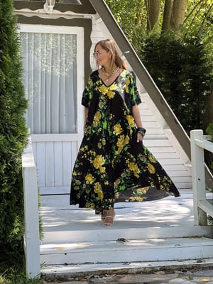 Siyah Çiçek Desenli Oversize Maxi Elbise