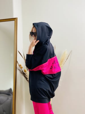 Siyah Fuşya Kapşonlu Sweatshirt