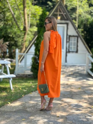 Turuncu Halter Yaka Midi Boy Elbise