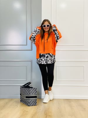 Turuncu Siyah Beyaz Desenli Sweatshirt