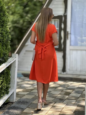 V Yaka Kuşaklı Mercan Midi Boy Elbise