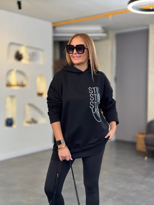 Yazı Nakışlı Zincirli Kapüşonlu Siyah Sweatshirt
