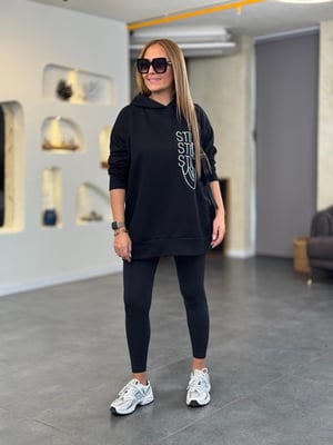 Yazı Nakışlı Zincirli Kapüşonlu Siyah Sweatshirt