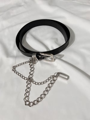Zincir Detaylı Siyah Deri Kemer