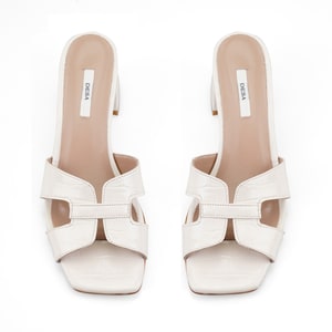 Kadın Bej Kroko Baskılı Deri Terlik