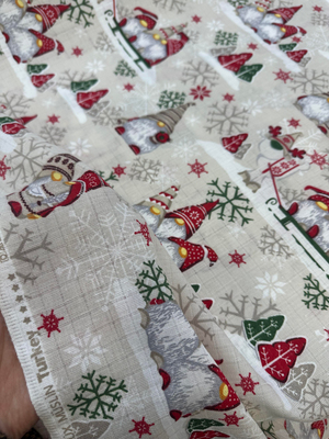 Sevimli Yeni Yıl Cüceler Desenli Müslin Kumaş D80260