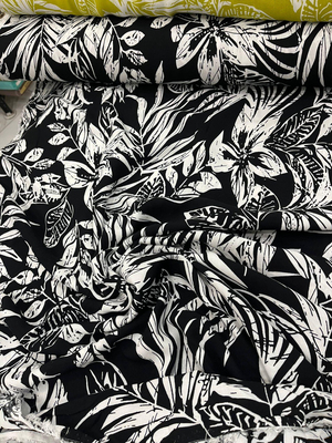 Zemin Beyaz Floral Desenli Çift En Viskon D2590 Siyah