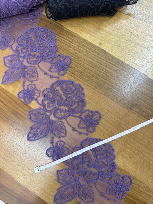 Eflatun Gül Detaylı D1650 Desen Fransız Güpürü (1 top)
