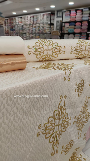 Geometrik Desen Altın Rengi Pul Nakışlı Pike Kumaşı