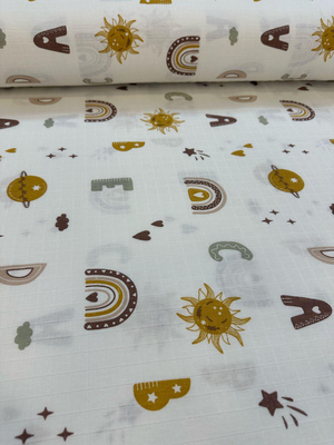 Kahverengi Harfler Ve Gökkuşağı Desen Müslin D128