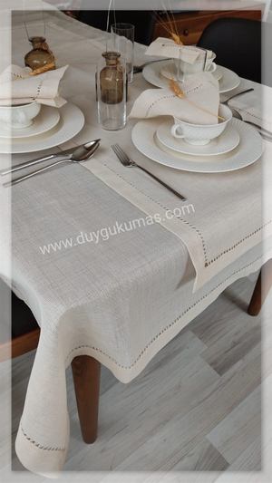 Linen Kumaş 12 Kişilik Masa, Peçete ve Runnerdan Oluşan Ajur Detaylı Servis Takımı