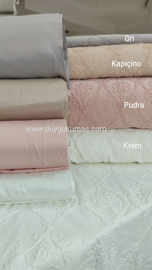 Ortası Çiçekli Sarma Şal Desen Detaylı Kadife Nakışlı Pike