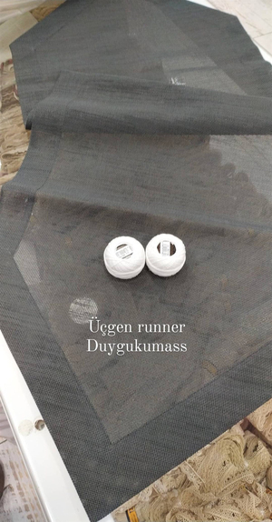 Üçgen Uçlu Köşe Çevrili Linen Kumaş Runner